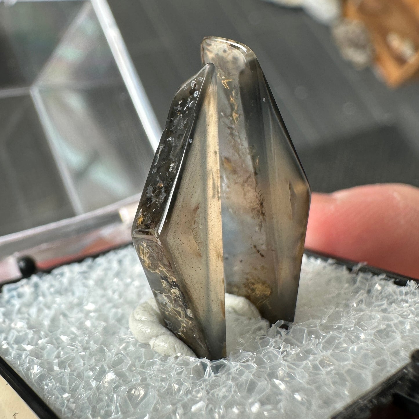 2g Ultra Rare Polyhedral Agate Pair in Perky Box From Brazil